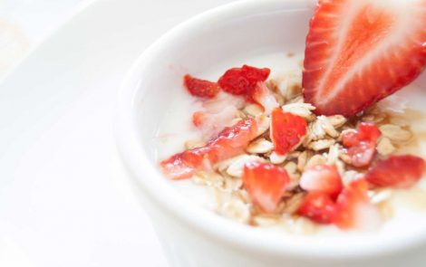 Strawberry and cereal granola